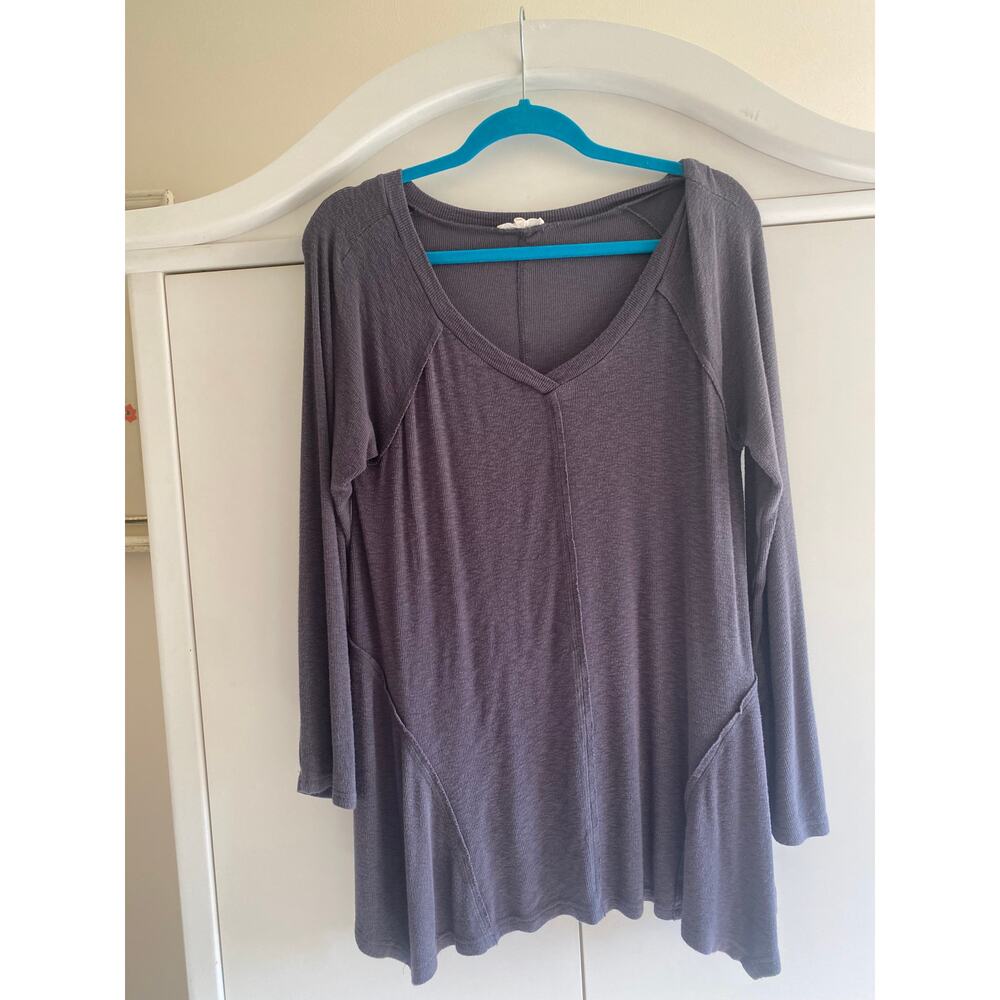 Easel Medium Gray flowy asymmetrical hem and seam detailing